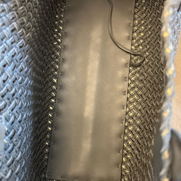 Stunning Bottega Veneta Medium Cabat Tote, Limited Edition, Dark Gray and Gold - Picture 9 of 11